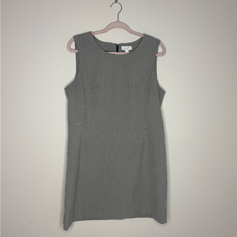 Macy’s ON 34th Sleeveless Black and Cream Houndstooth Mini Shift Dress - Picture 5 of 8